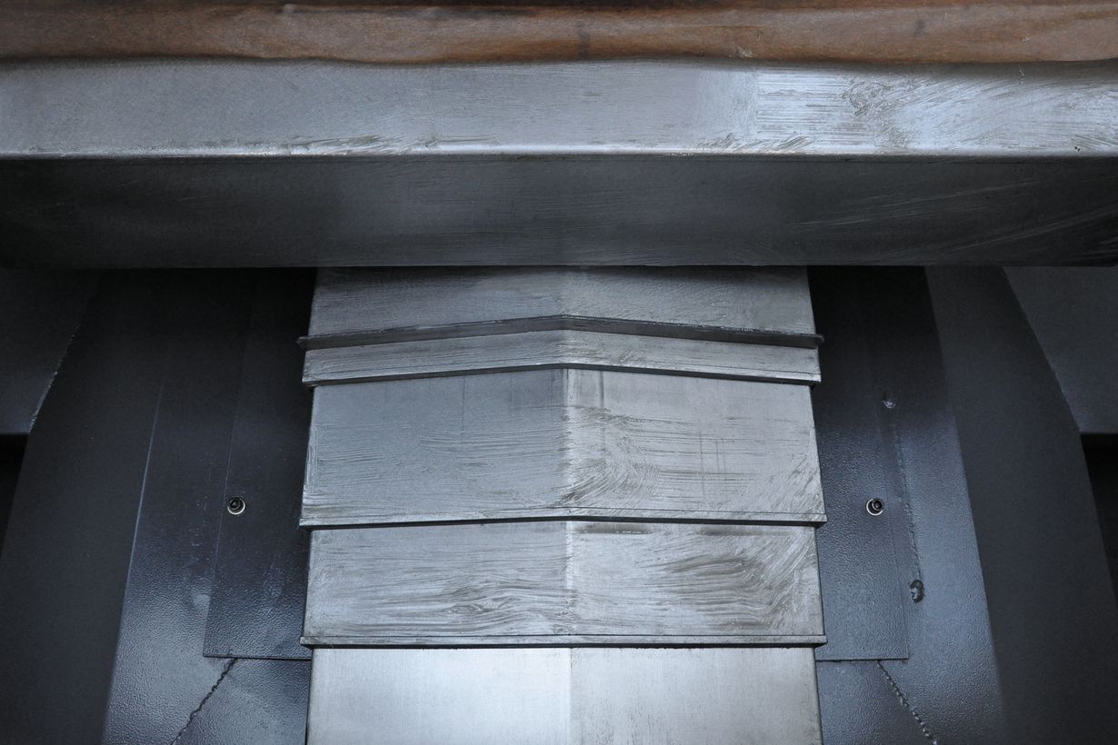 Компактный фрезерный обрабатывающий центр с ЧПУ JVM-360LS CNC с поворотным столом 125 мм